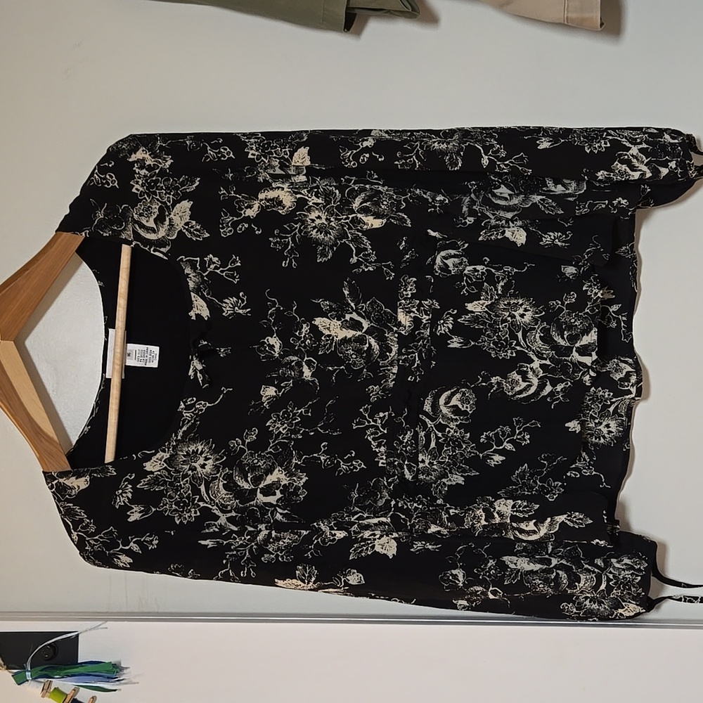 Rena Rowan 100% Silk long sleeve top!
